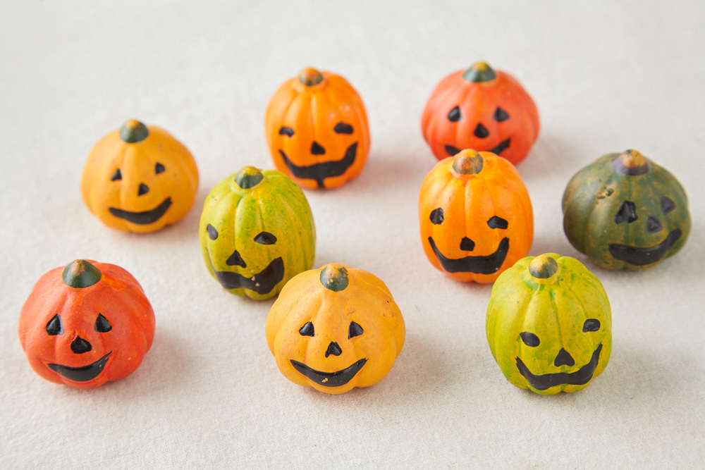 DishCoody's tweet photo. ”ハロウィン”🎃の撮影が多くなってくる時期です。 撮影用小物に小さなジャック・オー・ランタンがあります。 どの子がタイプですか？  
ミニフェイスパンプキン https://t.co/3mWDbTa1If  その他のハロウィン関連 https://t.co/AJm7qcXhHT

https://t.co/85RyWl6u1P https://t.co/896sPTQjpi