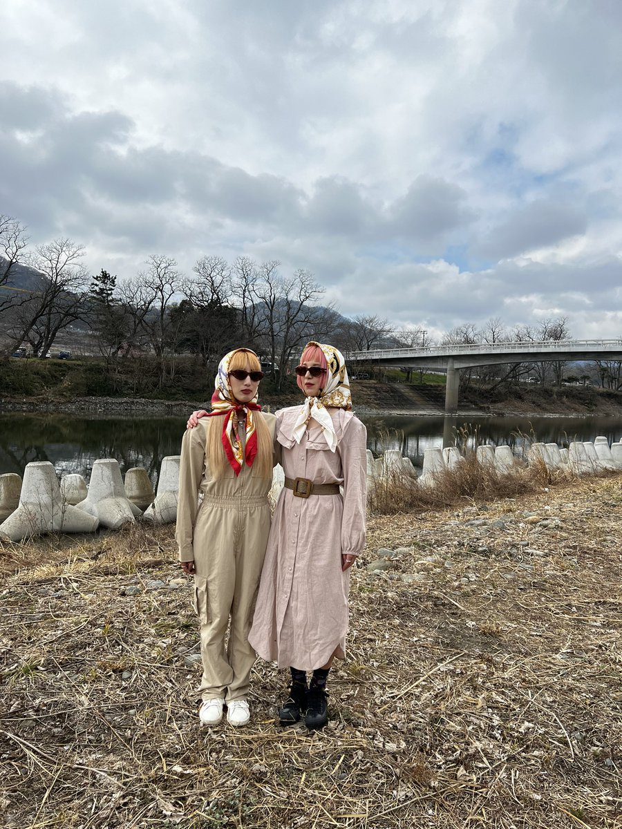 本日八月ちゃんの生誕パーティー限定で私たちの素顔がわかりそう〜なポラロイド発売します✌︎✌︎
※のっぴきならない事情で物販時間にはいれないため、あめとかんむりさんのブースで代行販売していただきます