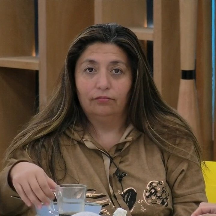 cruzadoforev's tweet photo. Les dije que Alessia sería la primera salvada jajaaj ctm si nadie se acordaba que estaba en placa jajaja todos se concentraron en escalera, Hans y Coni jajaaj #TheLulosShow https://t.co/yxsGtL7Mfp