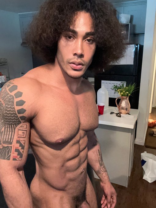 Yeah we know what @NICKIMINAJ said about Natalies chin but do y&rsquo;all remember what she said about my dick🍆😏<a class="tags" href="/tag/nickiminaj">@nickiminaj</a><a href="/tag/eiffeltower"class="tags"><span>#eiffeltower</span></a><a href="/tag/anaconda"class="tags"><span>#anaconda</span></a>