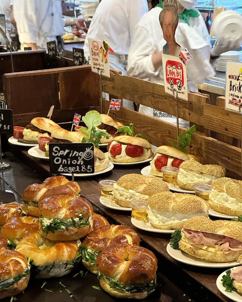 Michell80240558's tweet image. 나눈 빵이 너무 죠아🥯🤎🤎🤎🤤