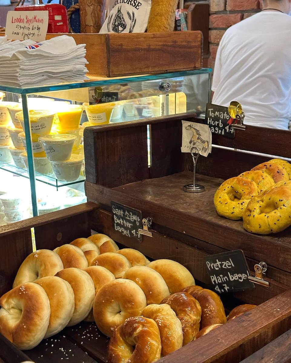 Michell80240558's tweet image. 나눈 빵이 너무 죠아🥯🤎🤎🤎🤤