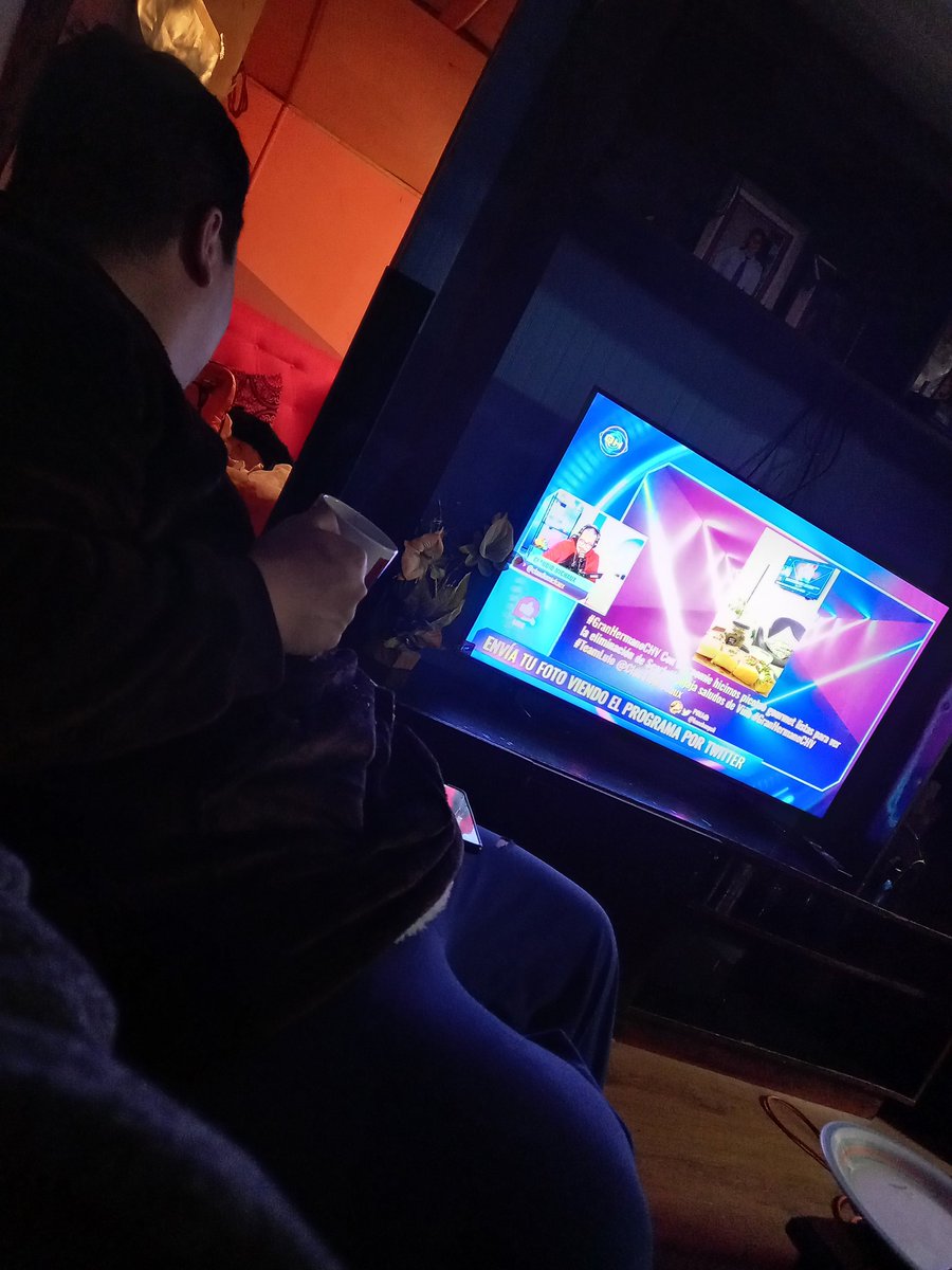 Esperando los sushis viendo su reacción tío chuchoca lo queremos saluditos a mi pololo que lo amo <a href="/breakx/">Kelsey Pogano</a> <a href="/ClaudioMichaux/">Claudio Michaux</a> 
#GranHermano @GranHermanoChl
