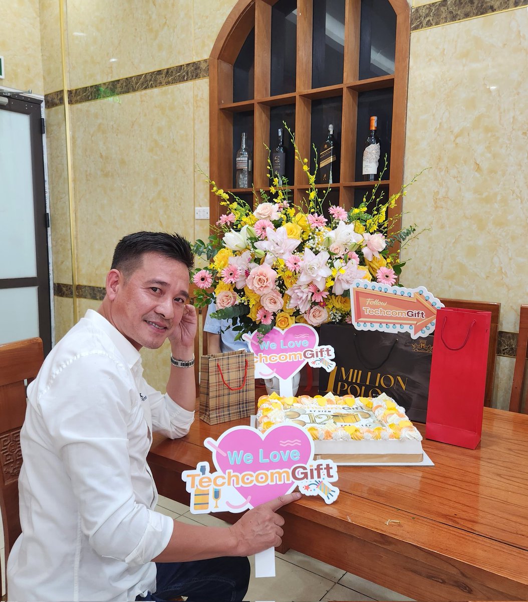 TechcomGift's tweet image. Kỷ niệm vui vẻ cùng các em đồng nghiệp trong buổi chiều giao mùa nắng vàng rực rỡ..
cùng những túi quà mà Techcom Quà Tặng hân hoan giao đến tận .
Mùa thu đẹp và quyến rũ, dịu dàng như tình cảm của các nv quà tặng #TCG gửi trao
Chúng tôi tuổi 12 💟😍🥰🎁💝