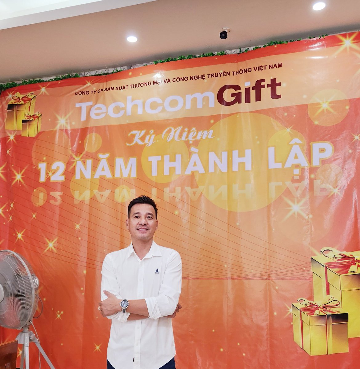 TechcomGift's tweet image. Kỷ niệm vui vẻ cùng các em đồng nghiệp trong buổi chiều giao mùa nắng vàng rực rỡ..
cùng những túi quà mà Techcom Quà Tặng hân hoan giao đến tận .
Mùa thu đẹp và quyến rũ, dịu dàng như tình cảm của các nv quà tặng #TCG gửi trao
Chúng tôi tuổi 12 💟😍🥰🎁💝