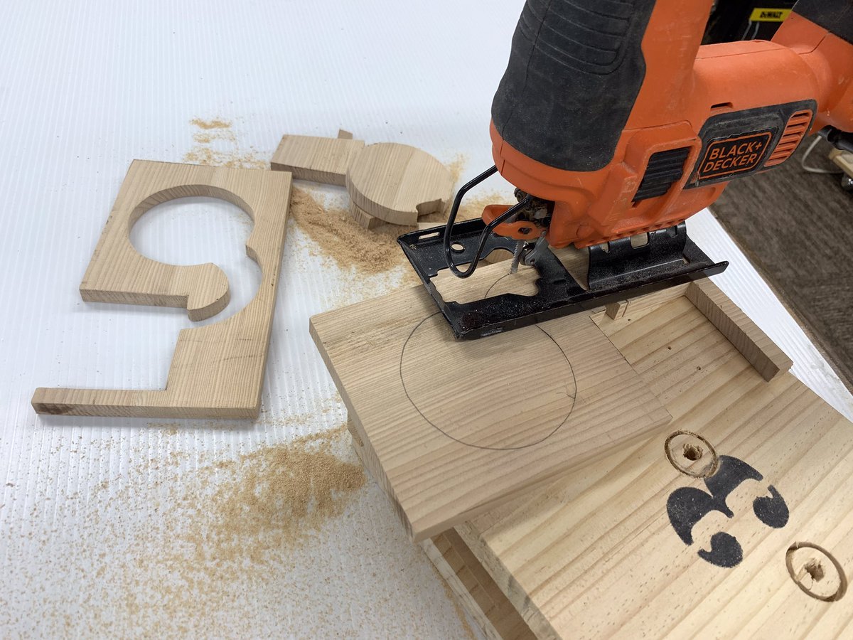 diyproduction1's tweet photo. ウッドスピーカー作り講座、9月9日、9月16日に各限定2名で追加開催します。スマホを差し込むとウッド調の優しい音がスピーカーから流れてきます。只今受付中。千代田区神田神保町、DIYプロダクション工房にて。　https://t.co/2L7sr0XQxY https://t.co/vXBEbWKQ34
