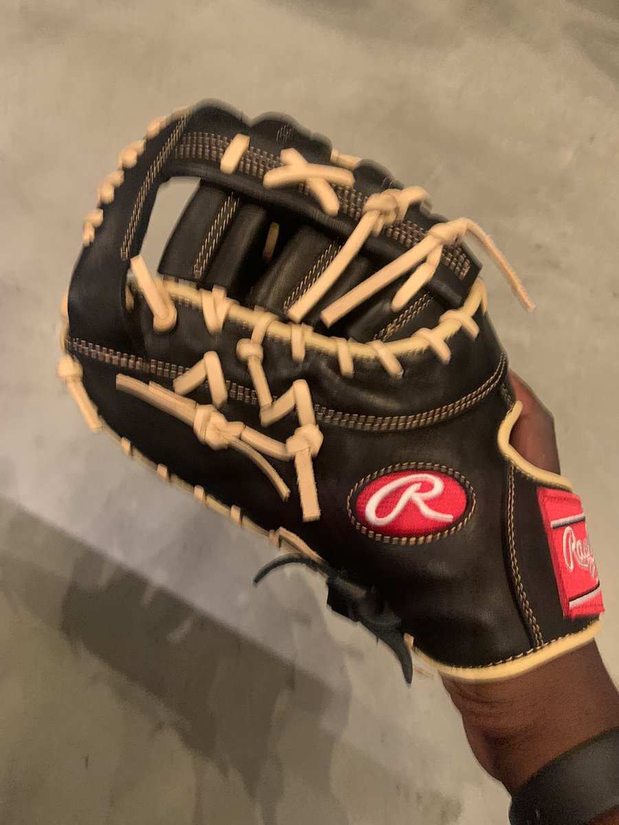 MikeJonesTweets's tweet photo. Shoutout to @RawlingsSports - makers of the only glove I’ve ever used since I was a Little Leaguer!

Amazing to be able to buy such a quality piece of equipment straight off the rack! 

Gotta wear the best when you’re coaching the best kids!

#TeamRawlings #YouthSports #Coaching https://t.co/eQhJN8BofU