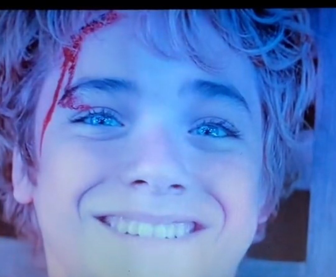 fringes's tweet photo. el rai quedo igual a peter pan despues del beso #TheLulosShow https://t.co/xb6Q1V8e3u