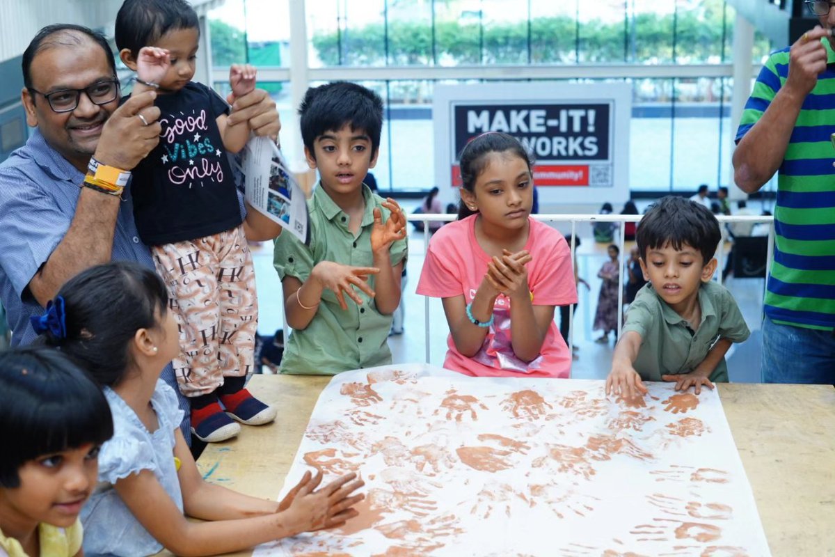 TWorksHyd's tweet image. 750+ participants from ages 4-75 took part in 20+ workshops held at #TWorks on “Make It! Sunday”. They received a facility tour, enjoyed live music performances and learnt to create art on a 1”x1” canvas as part of the #AnInchAugust challenge.