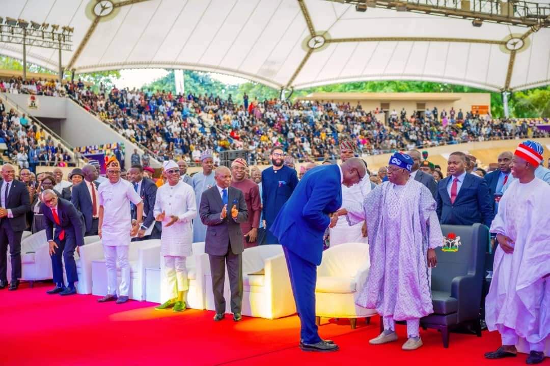 DavidsOffor's tweet photo. During the Campaigns, NBA led by their partisan past president organized an event positioned to embarrass the then APC Presidential candidate, Asiwaju Bola Ahmed Tinubu. ABAT as a master strategist, sensed the hostile crowd and sent VP, Kashim Shettima who stole the show with that epic suit on sneakers dressing. 

Yesterday, Tinubu made a gallant entrance to the NEUTRAL NBA Conference crowd and almost everyone stood to welcome their President, he wowed the audience with his fully packed intellectually speech and received a thunderous standing ovation at the end .

The legal luminaries would have been amazed at the way PBAT had a full grasp of our challenges and practical ways of solving them.

Most of them literally bought the Renewed Hope mantra of the current administration.

At the end, Nigeria will be great.
May God continue to bless Nigeria