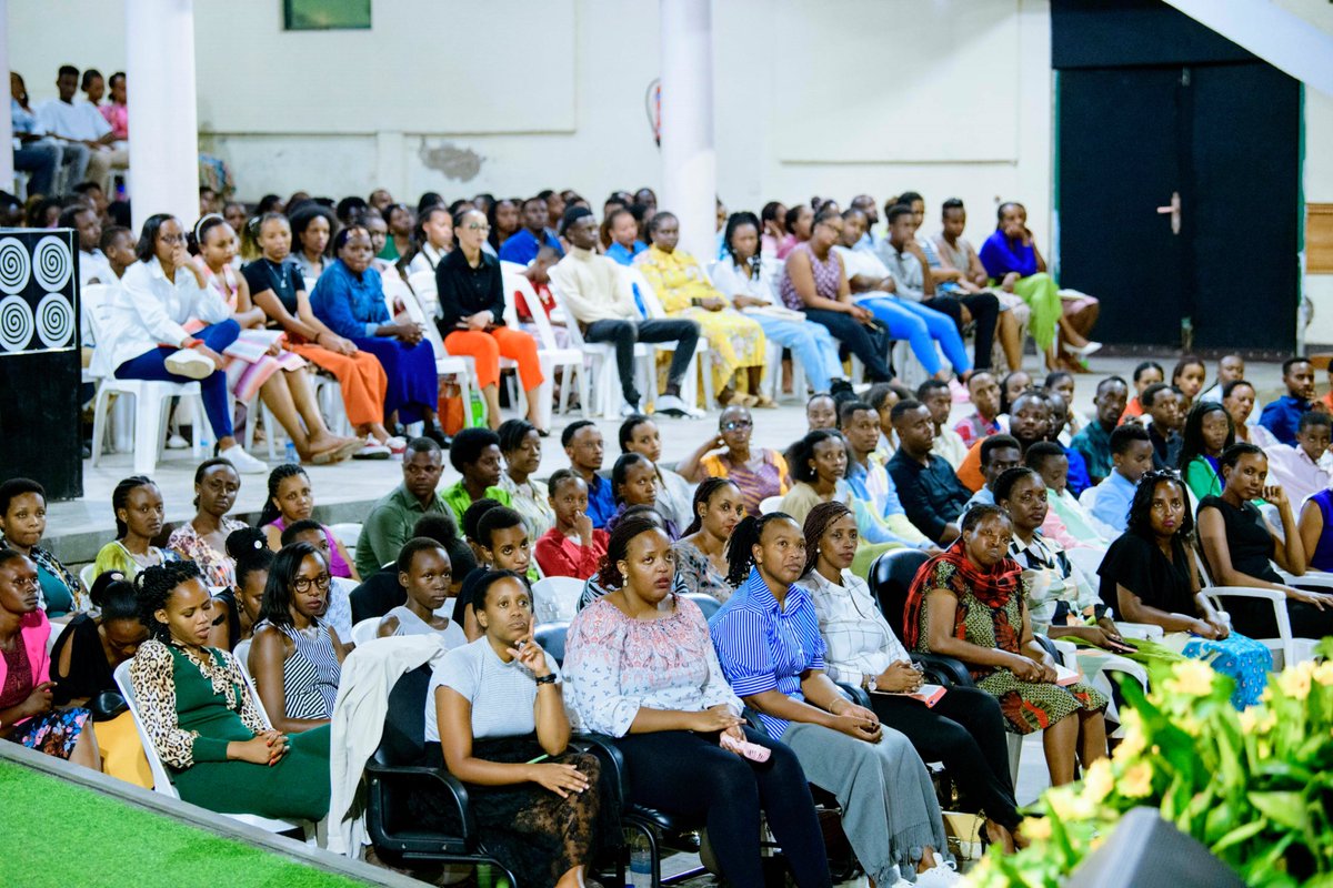 GraceRoom's tweet photo. SUNDAY SERVICE WITH PASTOR .JULIENNE KABANDA. ISAIAH 43:19 || YESAYA 43:19
WE HAVE ENTERED THE SEASON OF HARVEST || TWINJIYE MUBIHE BY'ISARURA
#HarvestSeason
#AnnointingService
#HolySpirit https://t.co/quAX4oEooz