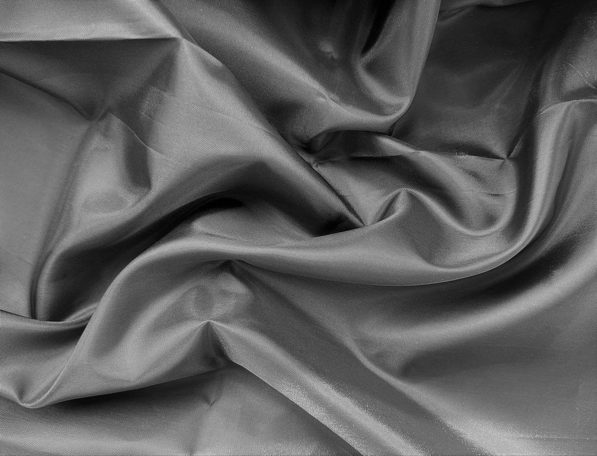 LEVITEX1's tweet image. Using taffeta fabric for the inner layer of workwear can offer several benefits:
1. Comfort and Moisture Management
2. Ease of Movement
3. Durability 
4. Easy to care 

#taffeta #TaffetaFabric #innerlayer #layering #fabrics #winterjacket