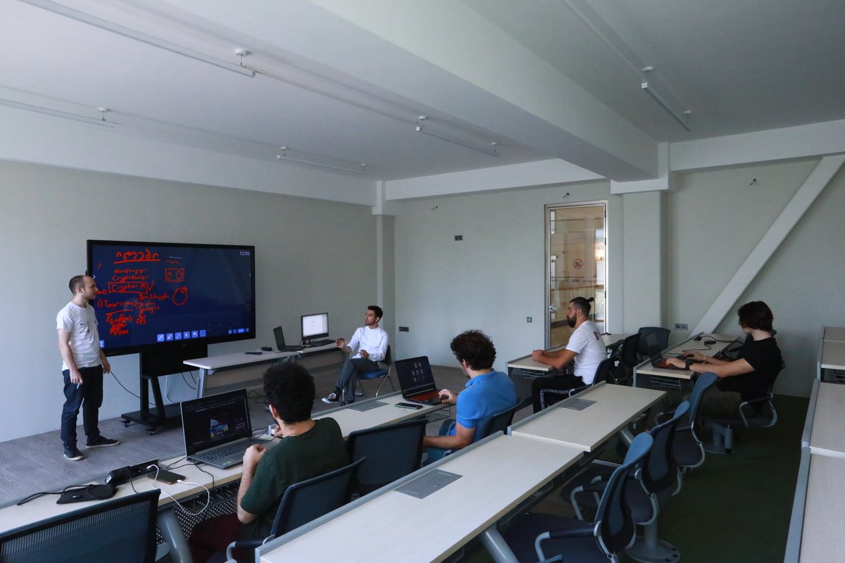 HALF-CHAIN tweet media