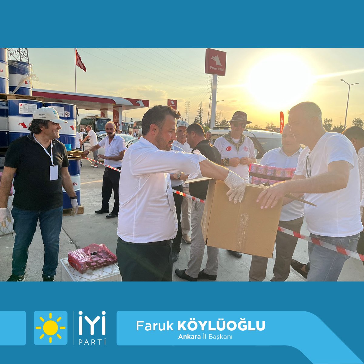 Afyon Kocatepe Programı dönüş yolunda, Ankara İl Teşkilatımızdan 2200 kişiye Ankara Döneri ve ayran ikram ettik. 

<a href="/meral_aksener/">Meral Akşener</a> 
<a href="/iyiparti/">İYİ Parti</a> 
<a href="/SBugraKavuncu/">Buğra Kavuncu</a> 
<a href="/KoyluogluFaruk/">Faruk Köylüoğlu</a>
