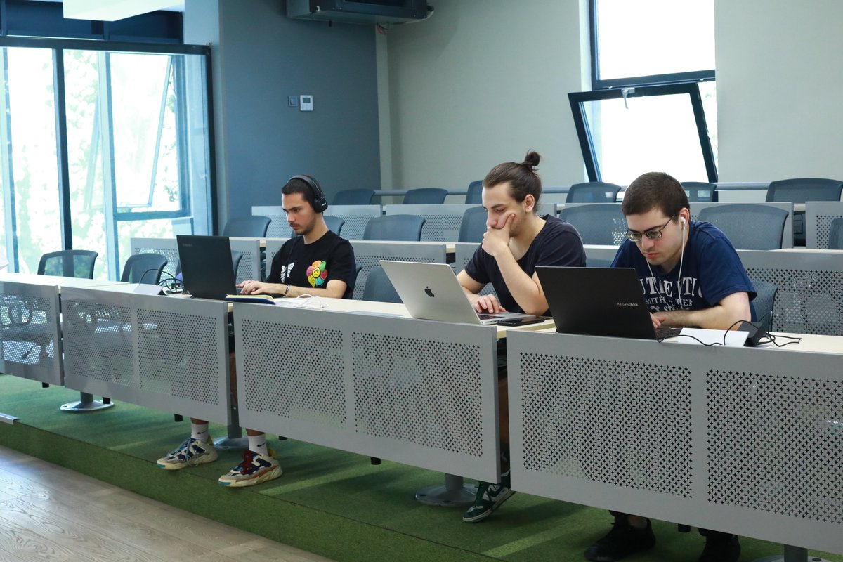 HALF-CHAIN tweet media