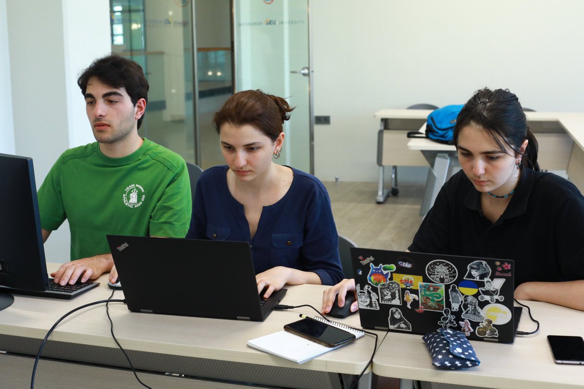 HALF-CHAIN tweet media