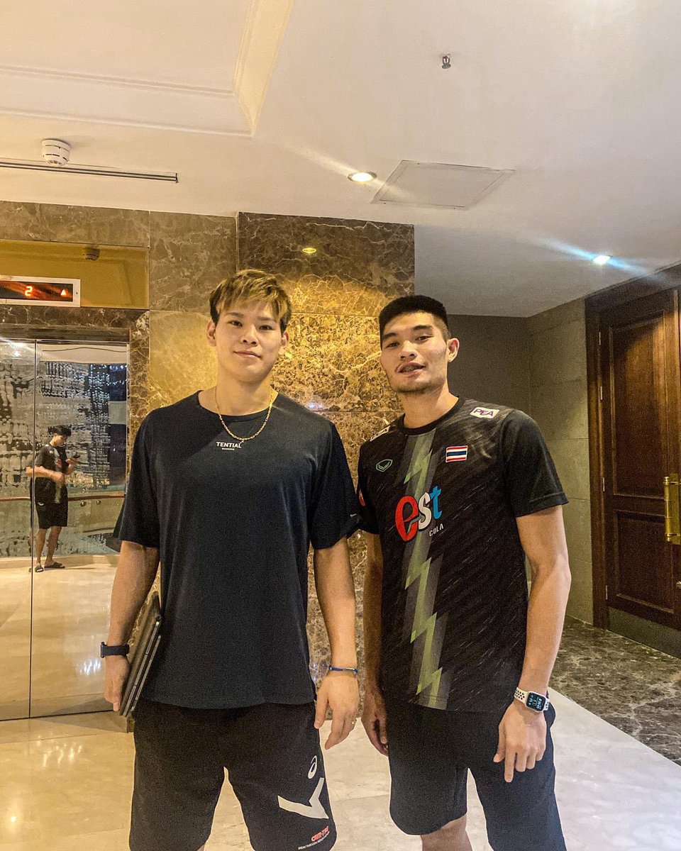 VolleyBossTH's tweet photo. บุญญฤทธิ์ 🇹🇭 #BoonyaridWongtorn &amp; 4 players of Japan 🇯🇵 🥰

#VolleyBoss #วอลเลย์บอลชาย #髙橋藍 #西田有志 #関田誠大 #宮浦健人 #龍神NIPPON #วอลเลย์บอลชายทีมชาติไทย https://t.co/moDymUNDn0