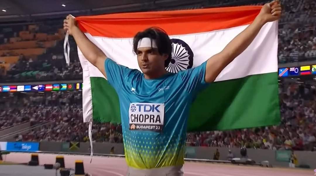 नीरज चोपड़ा ने एथलेटिक्स वर्ल्ड चैंपियनशिप में गोल्ड जीतकर भारत को फिर से गर्व करने का सुनहरा अवसर दिया है। नीरज चोपड़ा की कामयाबी का पूरा देश जश्न मना रहा है।