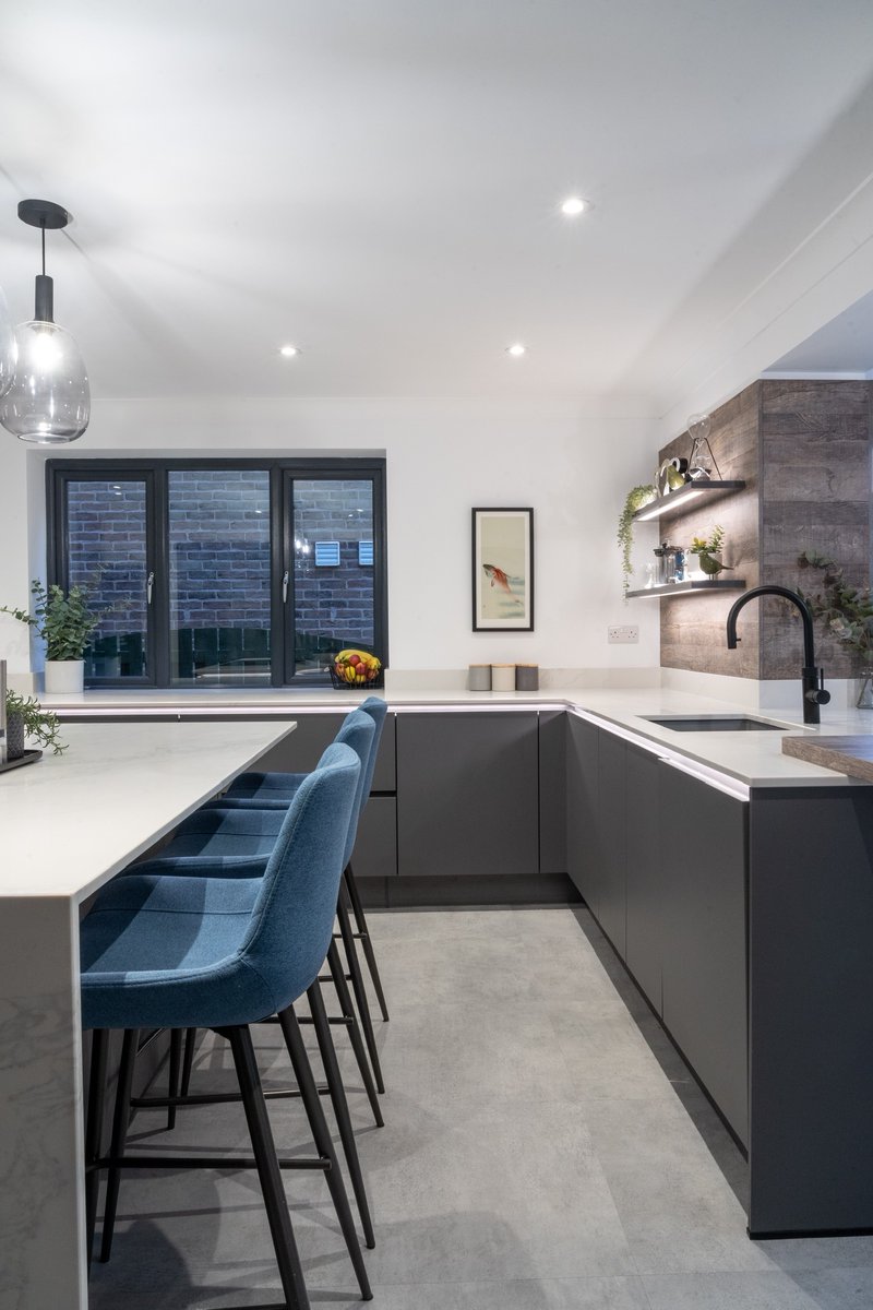 SqKitchens's tweet photo. Transform your kitchen, minimalistic yet classy, this style combines functionality with beauty. From sleek appliances to clean lines and neutral tones, create a space that's both practical and stunning. #SimpleAndElegantKitchen #KitchenEnvy #MinimalistMagic https://t.co/QrfPXyOlTH