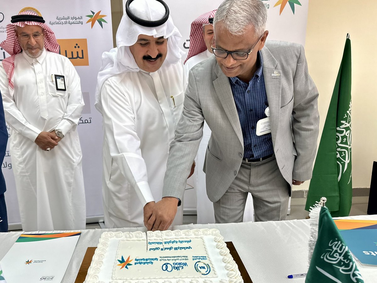 forsansport's tweet photo. وقع المكتب الرئيسي للضمان الإجتماعي بالمنطقة الشرقية  صباح اليوم الإثنين اتفاقية شراكة اجتماعية مع شركة ولاء لتأمين 
تغطية- عائشه العتيبي 

#صحيفة_فرسان_الرياضة
#الضمان_الإجتماعي
#تمكين_الدمام
@Walaainsurance https://t.co/OOMILF0c3D