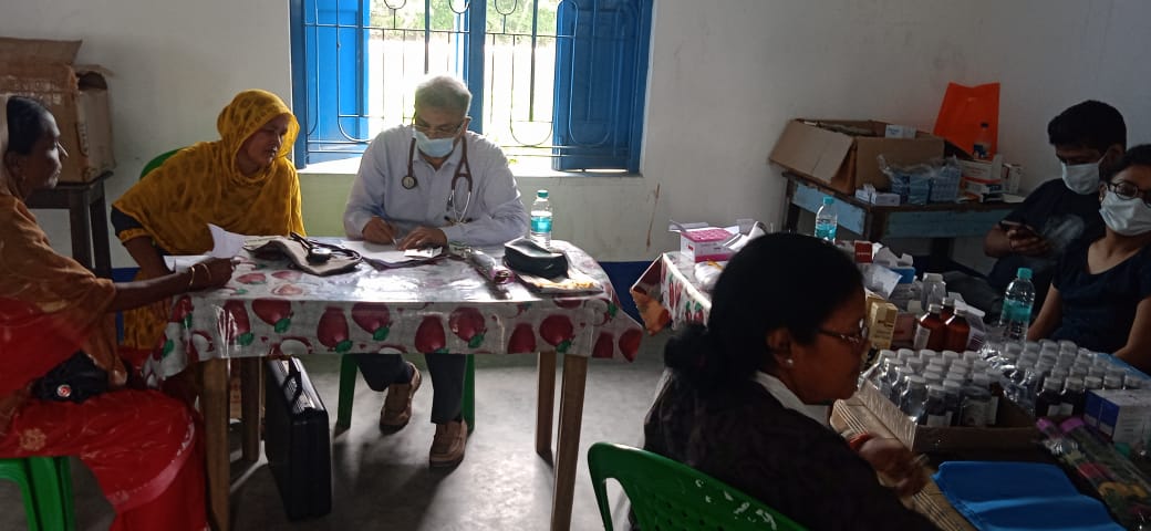 UdaanCare's tweet photo. Successful MEGA MEDICAL CAMP was held by @UdaanCare in the presence of honorable Minister @ShriDilipMonda1 
The camp offered free check-ups and medicines to 200 patients and conducted a specialized Eye Camp for 300 patients, distributing free spectacles. https://t.co/R1R1kw04KE