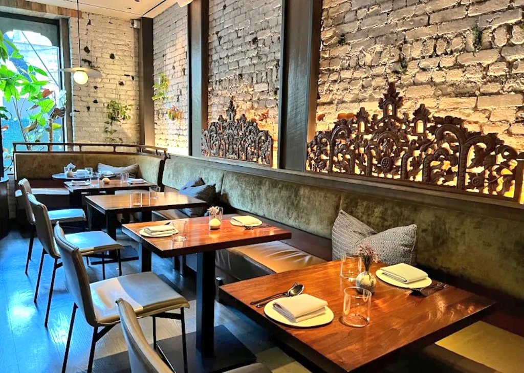 JoeTirtoDiputro's tweet photo. Gaes pasti ada yg sdh kesini yaa
Btw untuk yg blm jgn lupa mampir
One of best indonesia proper restaurants di East Coast. US
Indonesian cuisine with modern france flair
#latepost #jetleg
05.09 am waktu stempat
Photo hanya sweeteners loyah https://t.co/9Y6jVqDD7d