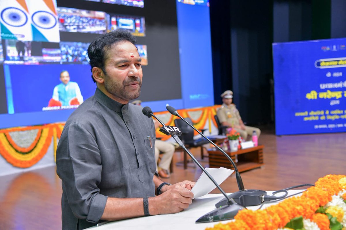 kishanreddybjp's tweet photo. Joined the programme to handover appointment letters to the newly selected candidates of Telangana at NISA CISF Centre, Hakimpet in Telangana today. 

To empower youth and make them the catalyst in national development, our govt is committed to fulfilling the resolution of providing 10 lakh govt. Jobs to #YuvaShakti