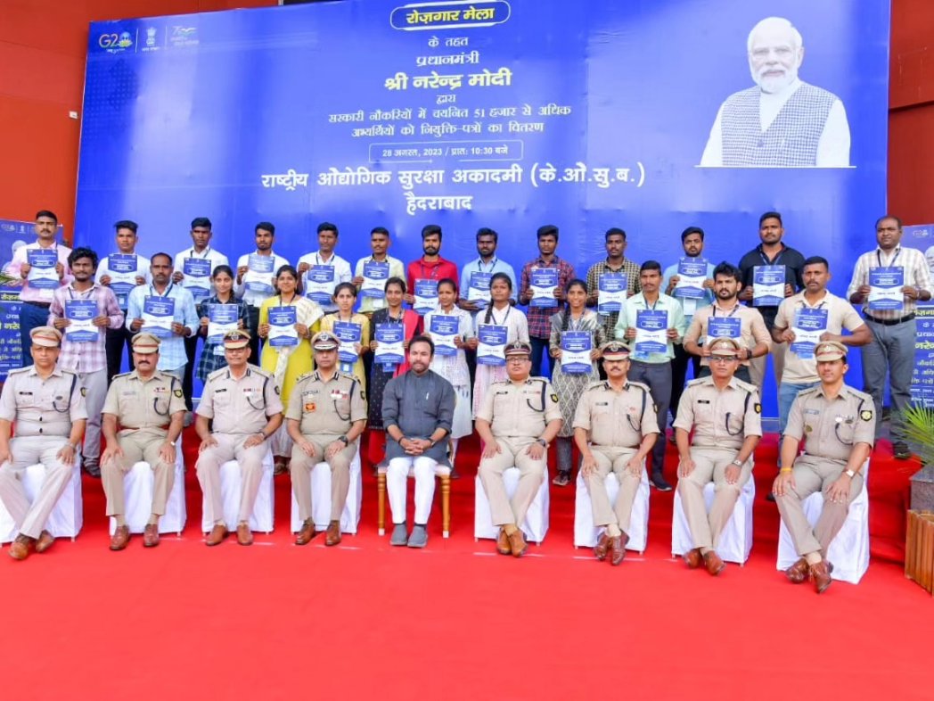 kishanreddybjp's tweet photo. Joined the programme to handover appointment letters to the newly selected candidates of Telangana at NISA CISF Centre, Hakimpet in Telangana today. 

To empower youth and make them the catalyst in national development, our govt is committed to fulfilling the resolution of providing 10 lakh govt. Jobs to #YuvaShakti