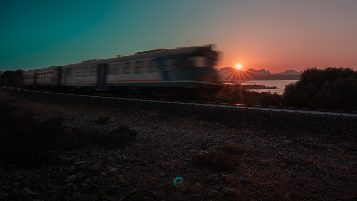 ihmelss's tweet photo. Sul treno della vita, ogni stazione è un'occasione per ... continua a leggere:

https://t.co/VlmxV5qoNN

#calasabina #golfoaranci #tramonto #trenitalia https://t.co/2VimIHxbyr