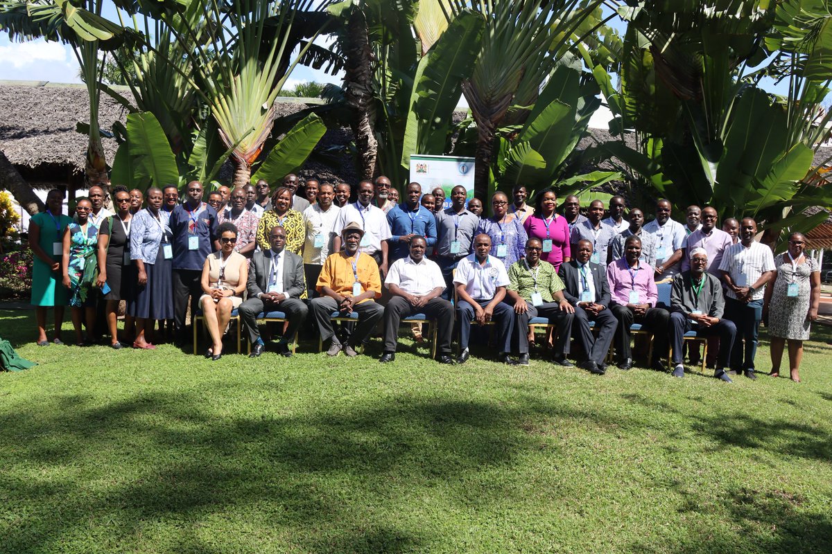 The #HealthAndClimateChange conference brings together experts from @MOH_Kenya @MamaDoingGood @LivUni @WHOKenya @CLEANAirAfrica @Environment_ke @SEIresearch @KEMRI_Kenya among others, committed to the 'One Health' approach for #SDG3 #SDG5 #SDG7 #SDG13

#ClimateAction