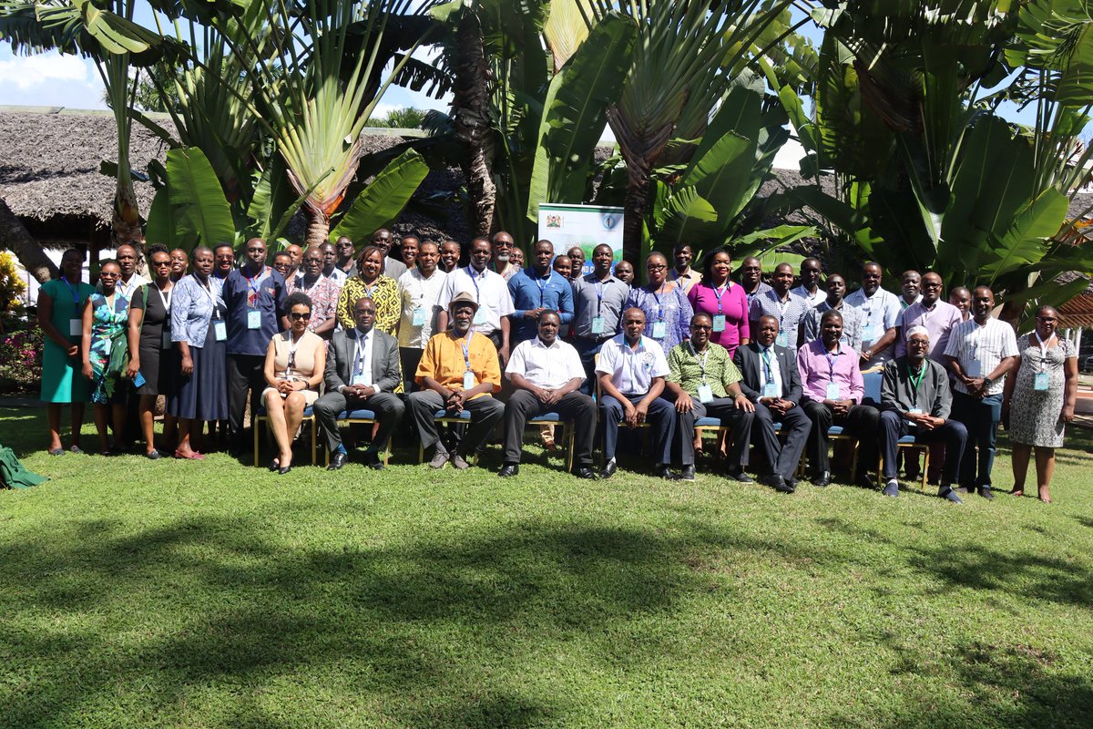 CLEANAirAfrica's tweet photo. The #HealthAndClimateChange conference brings together experts from @MOH_Kenya @MamaDoingGood @LivUni @WHOKenya @CLEANAirAfrica @Environment_ke @SEIresearch @KEMRI_Kenya among others, committed to the "One Health" approach for #SDG3 #SDG5 #SDG7 #SDG13

#ClimateAction https://t.co/bQGtdLTL5T