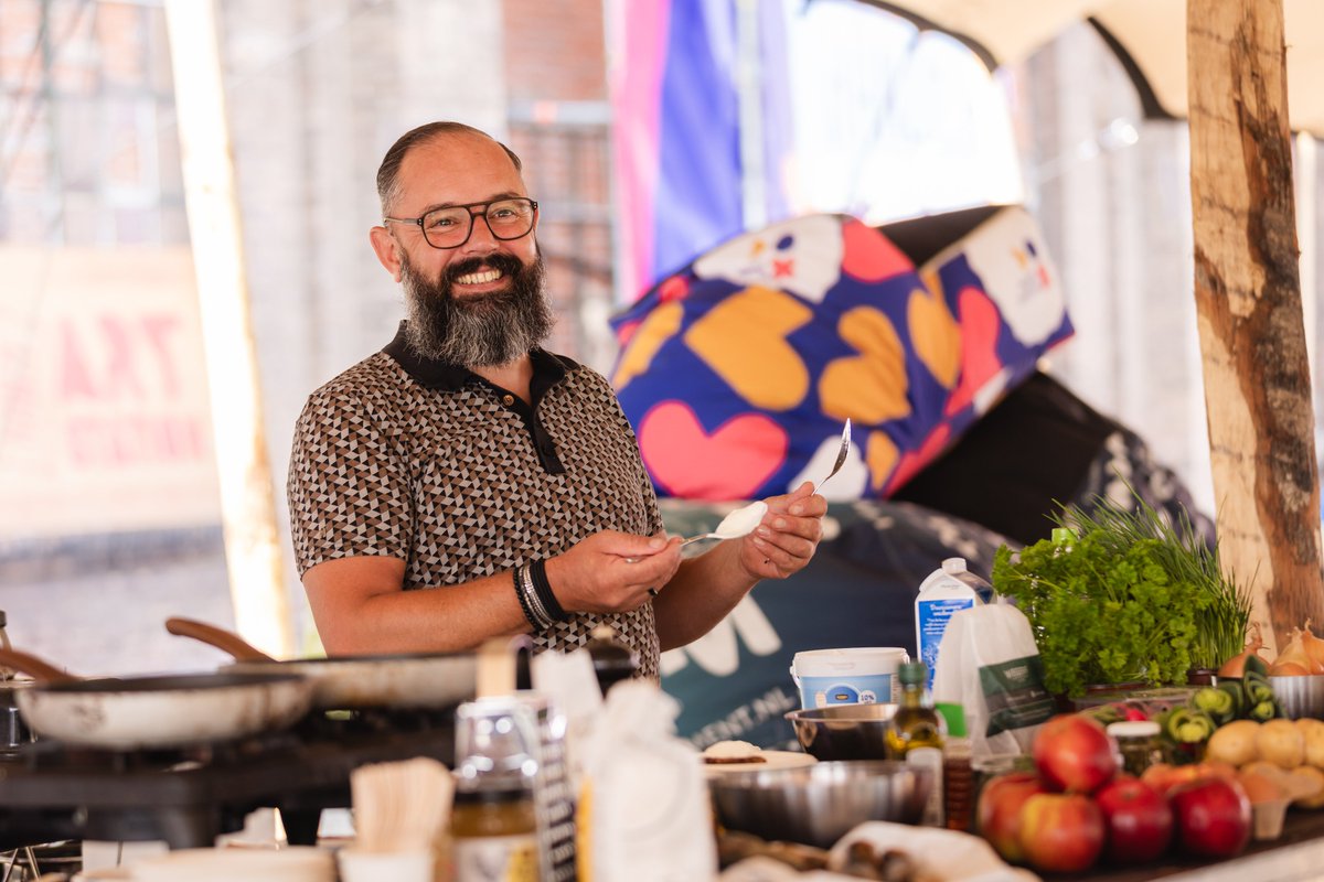 Naast theatervoorstellingen, concerten, expo's en yogasessies is Hanze Art Station ook dé plek waar je toffe kookdemo's bijwoont van TV-chef Ramon Brugman. Over een lekker weekend gesproken! 😋