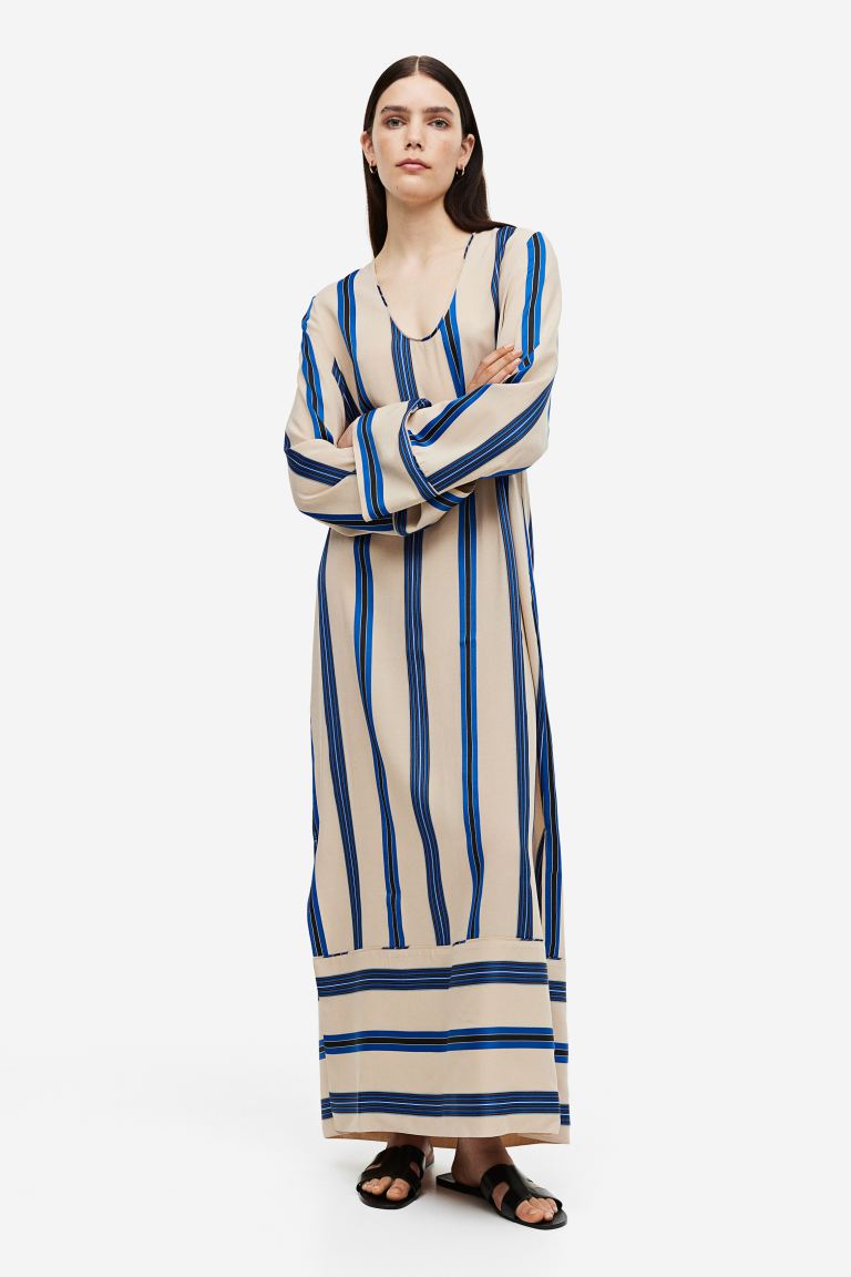 Nain_Portekoi's tweet photo. Bon courage à tous les CPE de France, qui ont une semaine pour apprendre par cœur les catalogues des fabricants de fringues pour savoir si une robe est une abaya ou juste une robe longue de chez H&amp;M. https://t.co/tShYlz1RFf