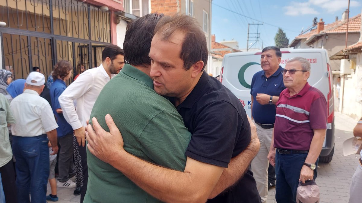 EkremBasaran_'s tweet photo. İnnâ Lillâhi ve İnnâ İleyhi Raciun

Yönetim Kurulu Üyemiz Sedat Ağan 'ın kıymetli annesi Zeliha Ağan teyzemizi ahirete uğurladık. Merhumeye Allah'tan rahmet, ailesine ve tüm sevenlerine sabırlar diliyoruz. Mekanı cennet makamı âli olsun inşallah. https://t.co/pIzPe0sPeo