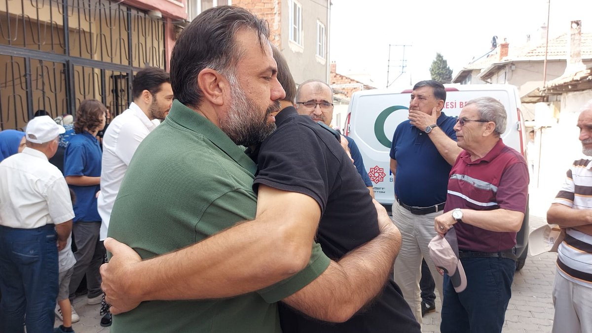 EkremBasaran_'s tweet photo. İnnâ Lillâhi ve İnnâ İleyhi Raciun

Yönetim Kurulu Üyemiz Sedat Ağan 'ın kıymetli annesi Zeliha Ağan teyzemizi ahirete uğurladık. Merhumeye Allah'tan rahmet, ailesine ve tüm sevenlerine sabırlar diliyoruz. Mekanı cennet makamı âli olsun inşallah. https://t.co/pIzPe0sPeo