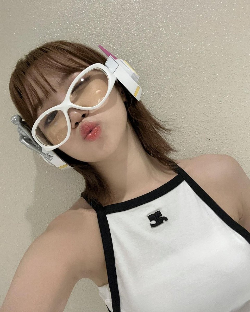 채채 with 🕶️ gentle monster x overwatch2! How do I look?😆