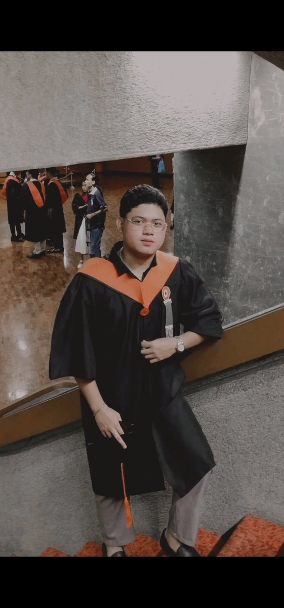 JC_lumucso's tweet photo. Congrats self next journey na tayo thankyou Lord! 🎓☝️ https://t.co/4lzaFLcy7U
