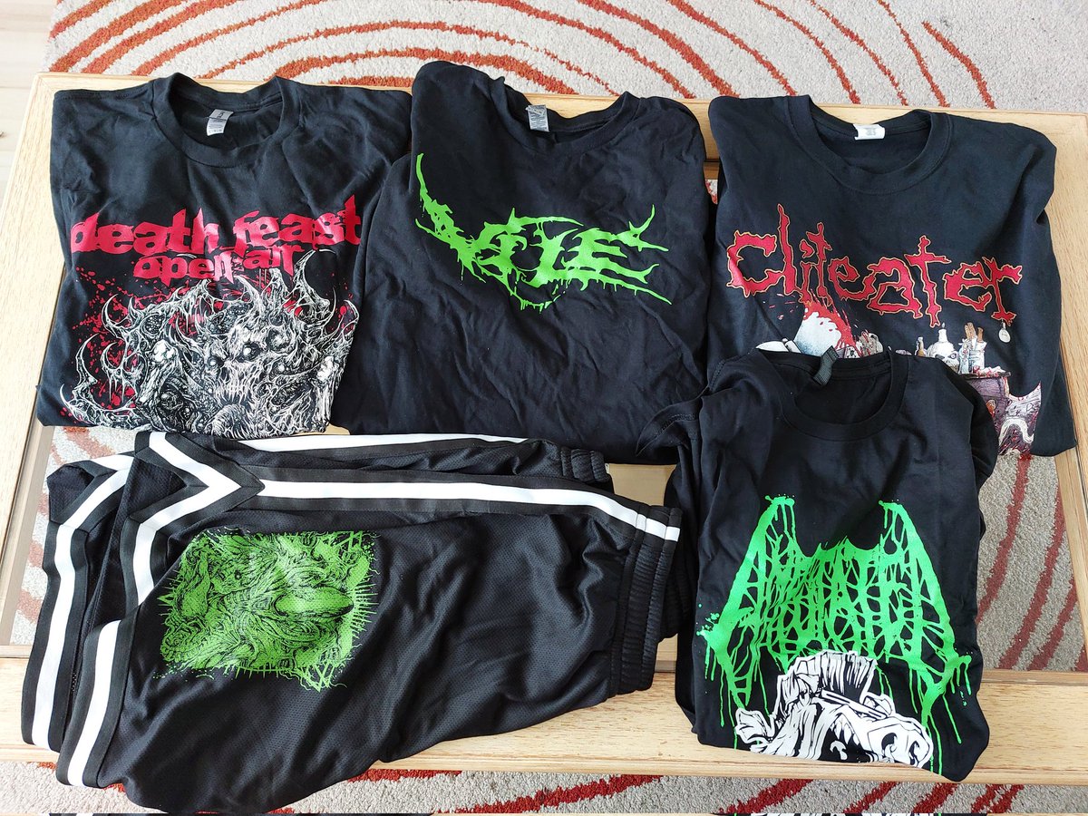 Merch vom Deathfeast