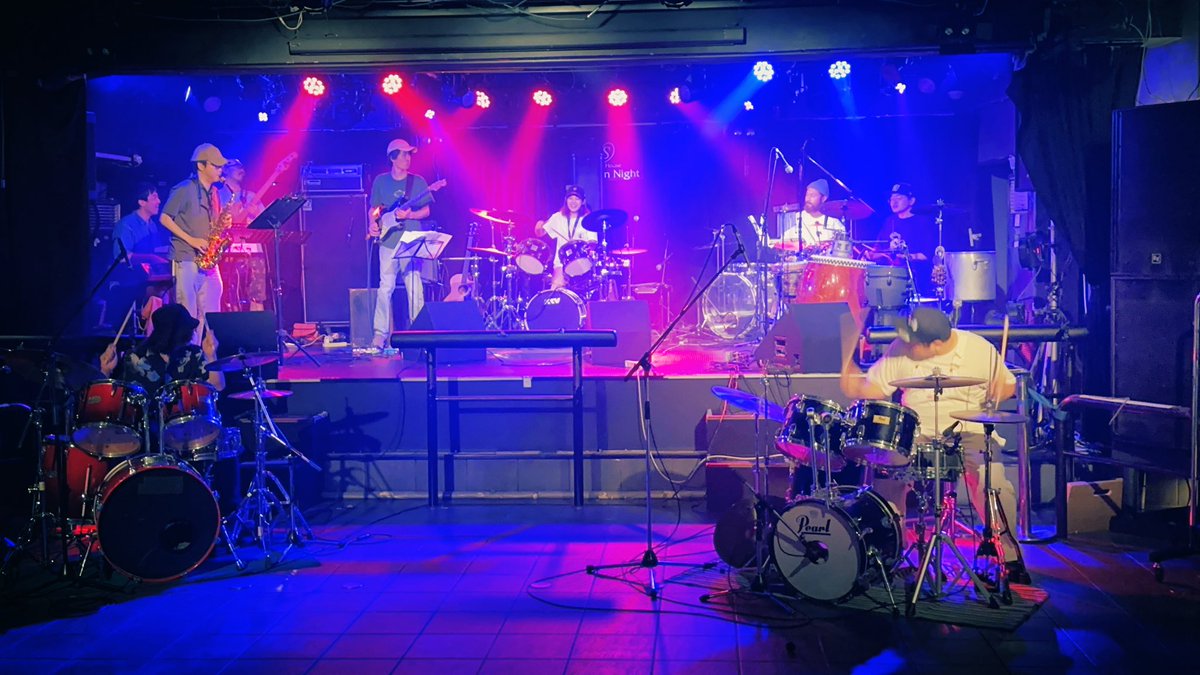 Kawasaki_drums's tweet photo. ＡＴＶコラボLive２日目
dr松本冴がadrumsをバンド形態にて魅力を伝えます
adrums✖️生ドラム４台同時JAMセッション有り

sax 大井敬介　　piano 鈴木史門
bass 落合史郎　　adrums 松本冴
guitar 知念賢一　drums 北島髙村
drums ヨコバタケ　drums 黒田翔
percussion 中村勇輝https://t.co/6jdTKJ7e2E https://t.co/bTOj190dq6