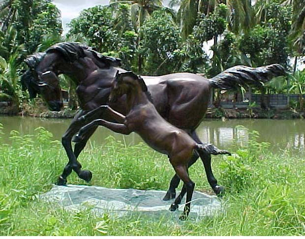 🐴💕 Capture the Beauty of a Mother's Love with Our Bronze Mare and Foal Statue 💕🐴 #BronzeStatue #MareAndFoal #EquestrianArt #SculptureArt #Masterpiece #ArtLovers #AnimalLovers #HomeDecor #OutdoorArt #fineart