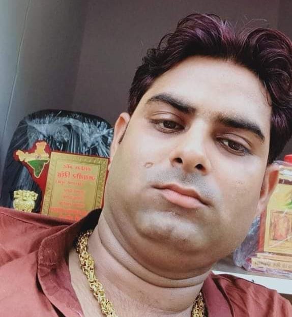 सिपाही #जयवीर_सिंह कई दिनों से नौबस्ता थाने से था। #गैर_हाजिर , #रामादेवी सब्जीमंडी के पास ट्रक ने #जयवीर_सिपाही को रौंदा,मौके पर हुई #दर्द_नाक_मौत..!! <a href="/Uppolice/">UP POLICE</a>
<a href="/CmYogi10/">Cm Yogi</a>
<a href="/KanpurPolice/">kanpurpolice</a>