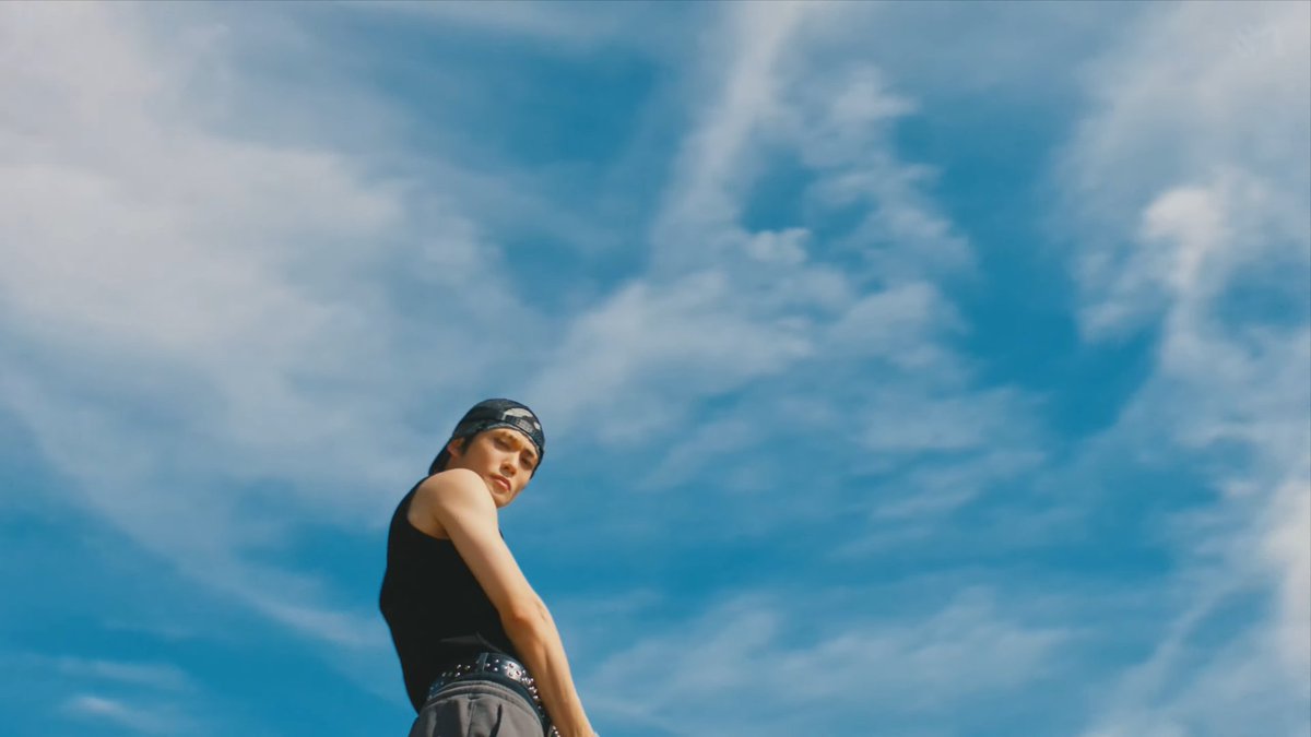 jaehyunspics's tweet photo. baggy jeans jaehyun👖 https://t.co/GYh4NL0yVW