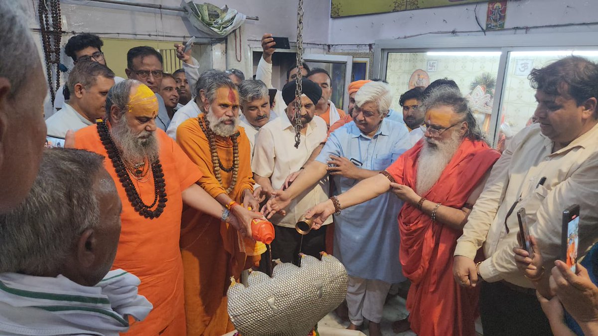 VHPDigital's tweet photo. सर्व जातीय हिन्दू महा पंचायत के नेतृत्व व पूज्य संतों के मार्गदर्शन में विहिप कार्याध्यक्ष श्री आलोक कुमार ने नूंह के नलहड महादेव मन्दिर में जलाभिषेक कर यात्रा प्रारंभ की... https://t.co/dRD8byZRhM