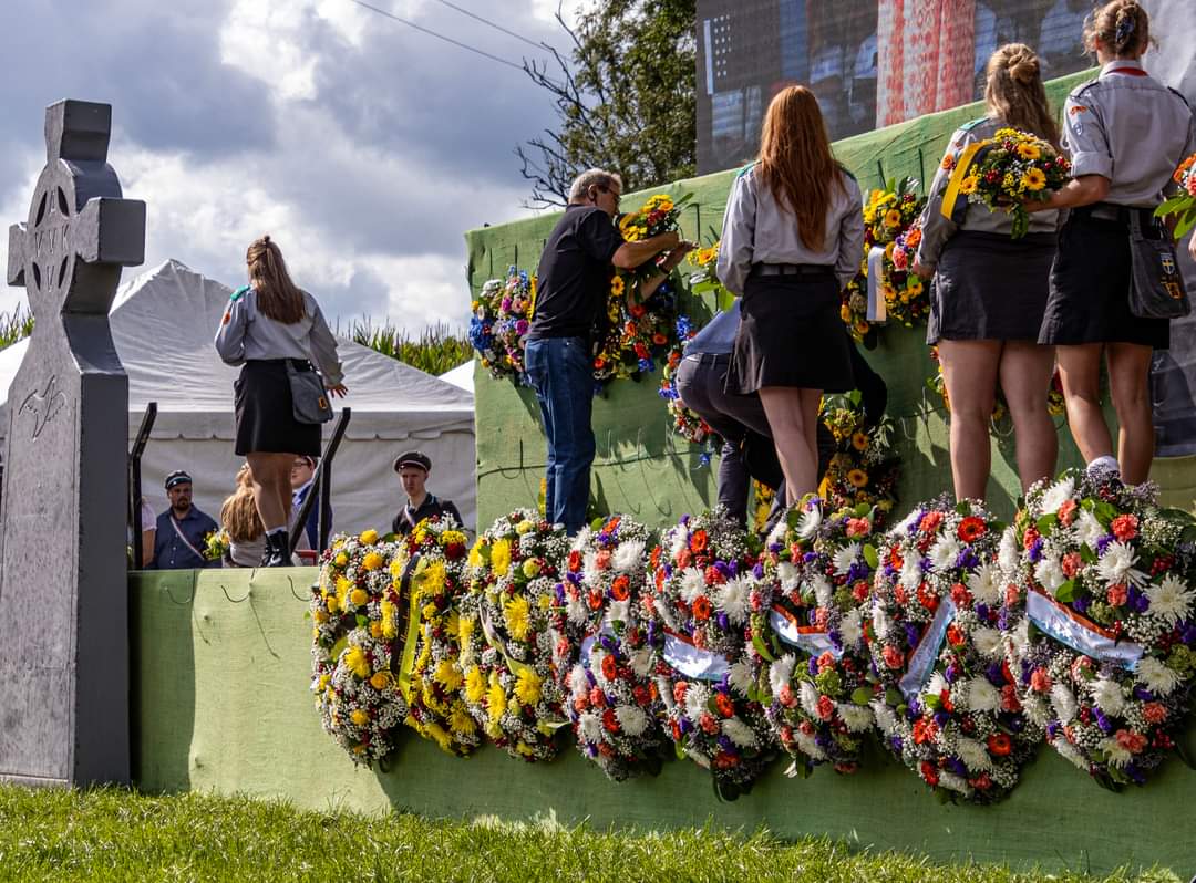 IJzertreffen's tweet image. Dankzij duizenden fiere Vlamingen en tientallen vrijwilligers werd #IJzerwake een krachtig signaal voor Vlaanderen, voor onafhankelijkheid, voor burgerzin en tegen censuur. Wij zijn het grootste nationalistische treffen in de Lage Landen. Aan iedereen dank, en tot volgend jaar!