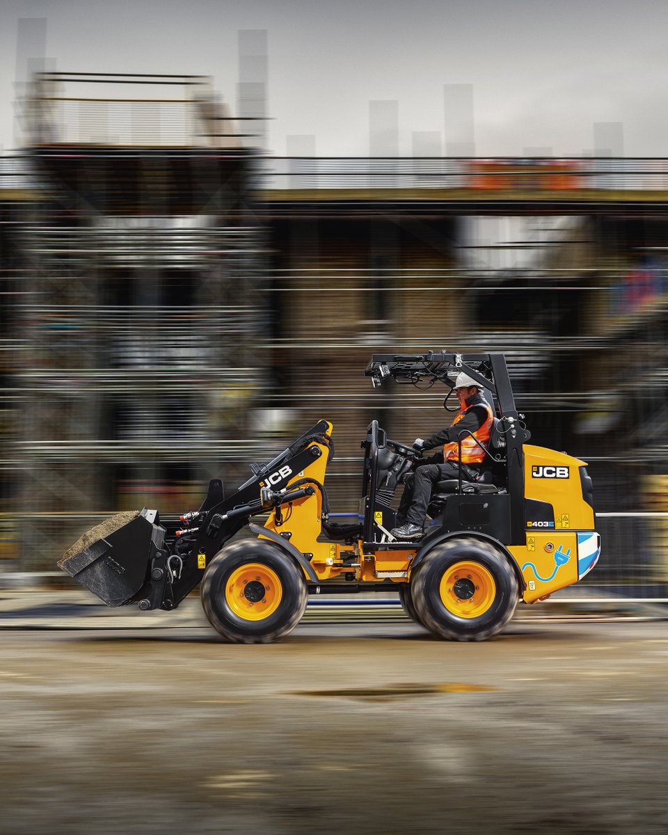 jcbfrance's tweet photo. La nouvelle chargeuse sur pneumatiques #JCB 403E dispose d'une autonomie de fonctionnement continue de plus de 4 heures. 
Plus d'informations : https://t.co/iifhfWaFz8
#SwitchToZero https://t.co/Nqkh9Y9Yib