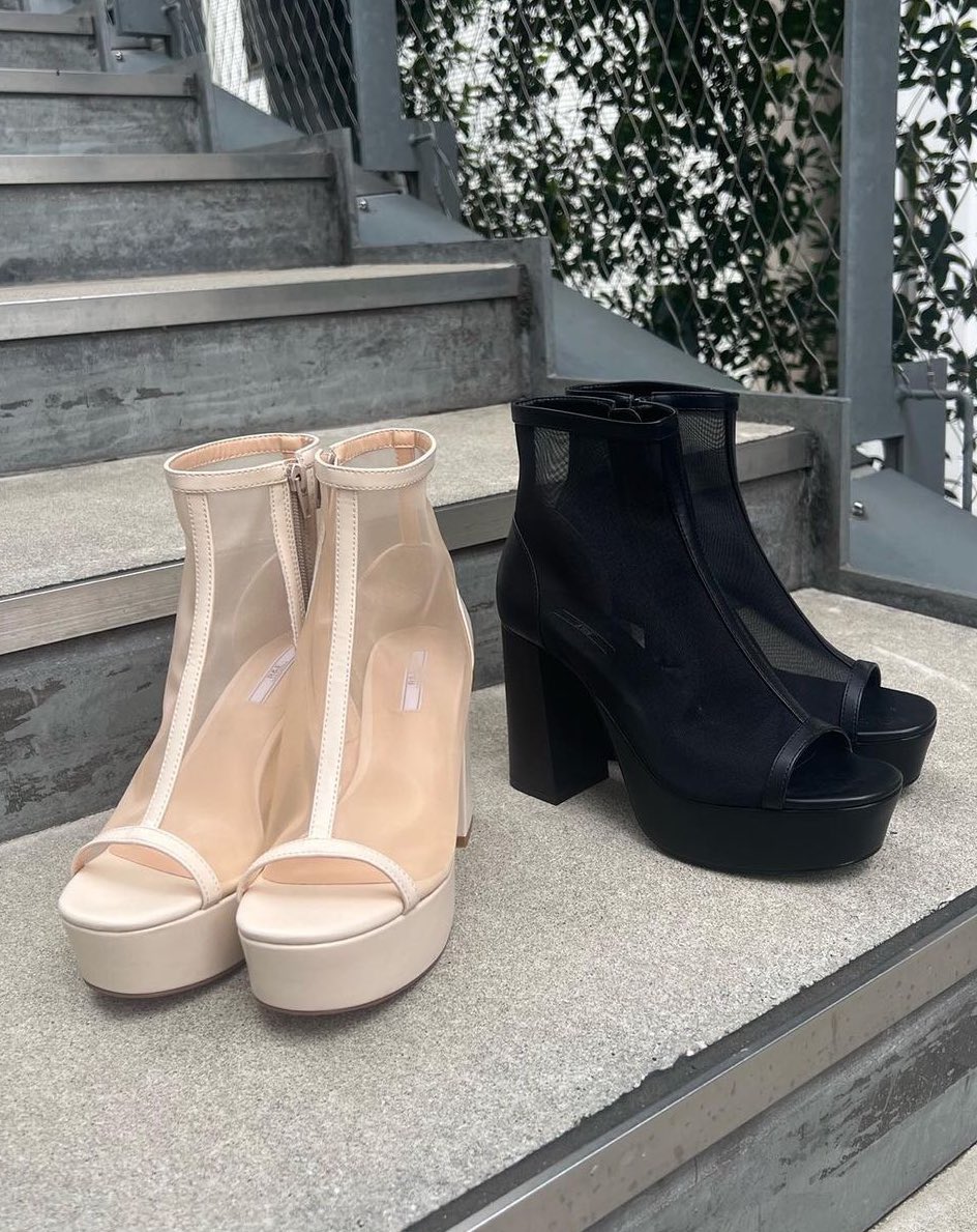 RandE_REZOY's tweet image. 【New in】
シーズンが切り替わる今、コーディネートの幅を広げてくれる『シアーブーツサンダル』

アイテム詳細はこちら🛒 x.gd/P0oDN

#アールアンドイー #RandE #シアーブーツサンダル #ブーサン #23AW