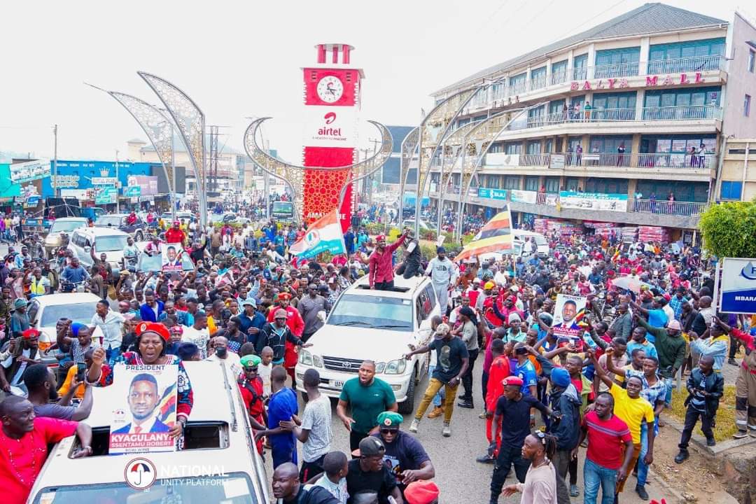HEBobiwine's tweet photo. THIS IS MBARARA! THANK YOU FOR THE RESOUNDING RECEPTION THIS MORNING! WE ARE STILL WITH YOU TODAY. https://t.co/Sy46KtIyIj