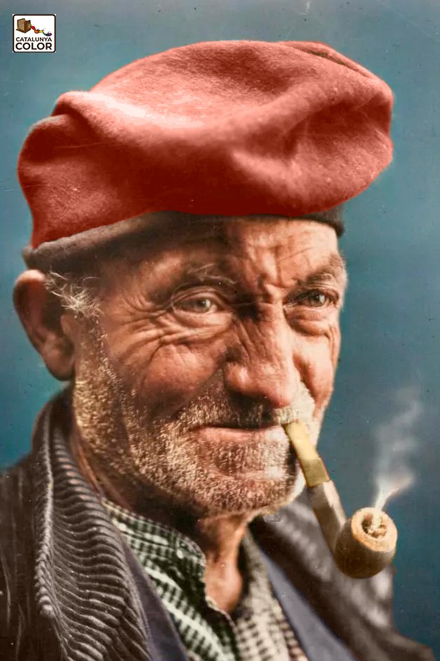 Retrat d'estudi d'un pagès de la Vall de Sant Daniel, a Girona, c.1920. 

📸FotoLux