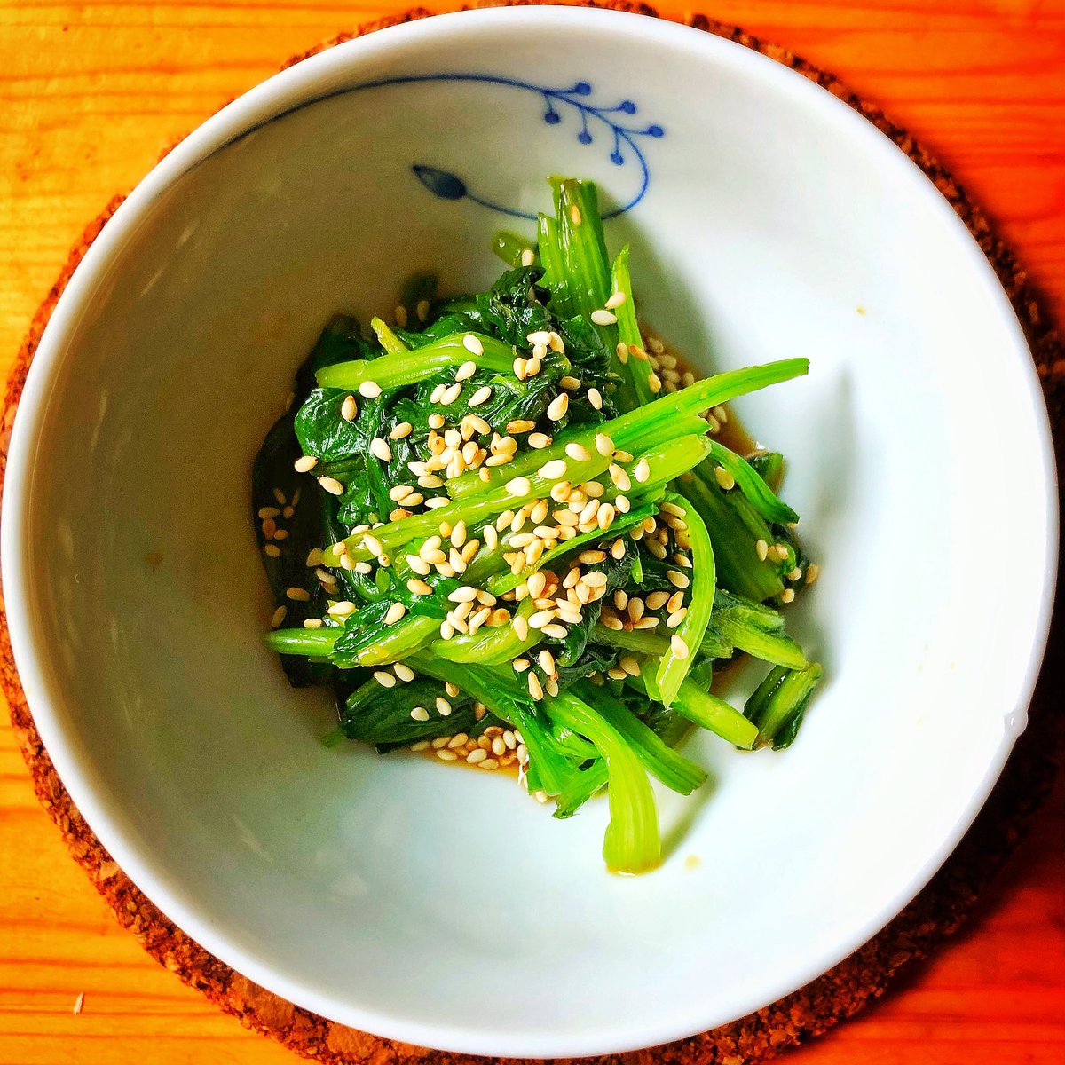 kikutaroid's tweet photo. 小鉢物
#ほうれん草 #spinach #lightlyboiled
#塩と水 #saltandwater
#washwithwater
#squeezethewater
・・・・・・・・・・・・
#醤油 #soysauce
#味醂 #mirin
#生姜ペースト #gingerpaste
・・・・・・・・・・・・
#mix #discardexcesssauce
#いりごま #roastsesame #sprinkle
#お弁当 #bento https://t.co/FCFGzR2jDm