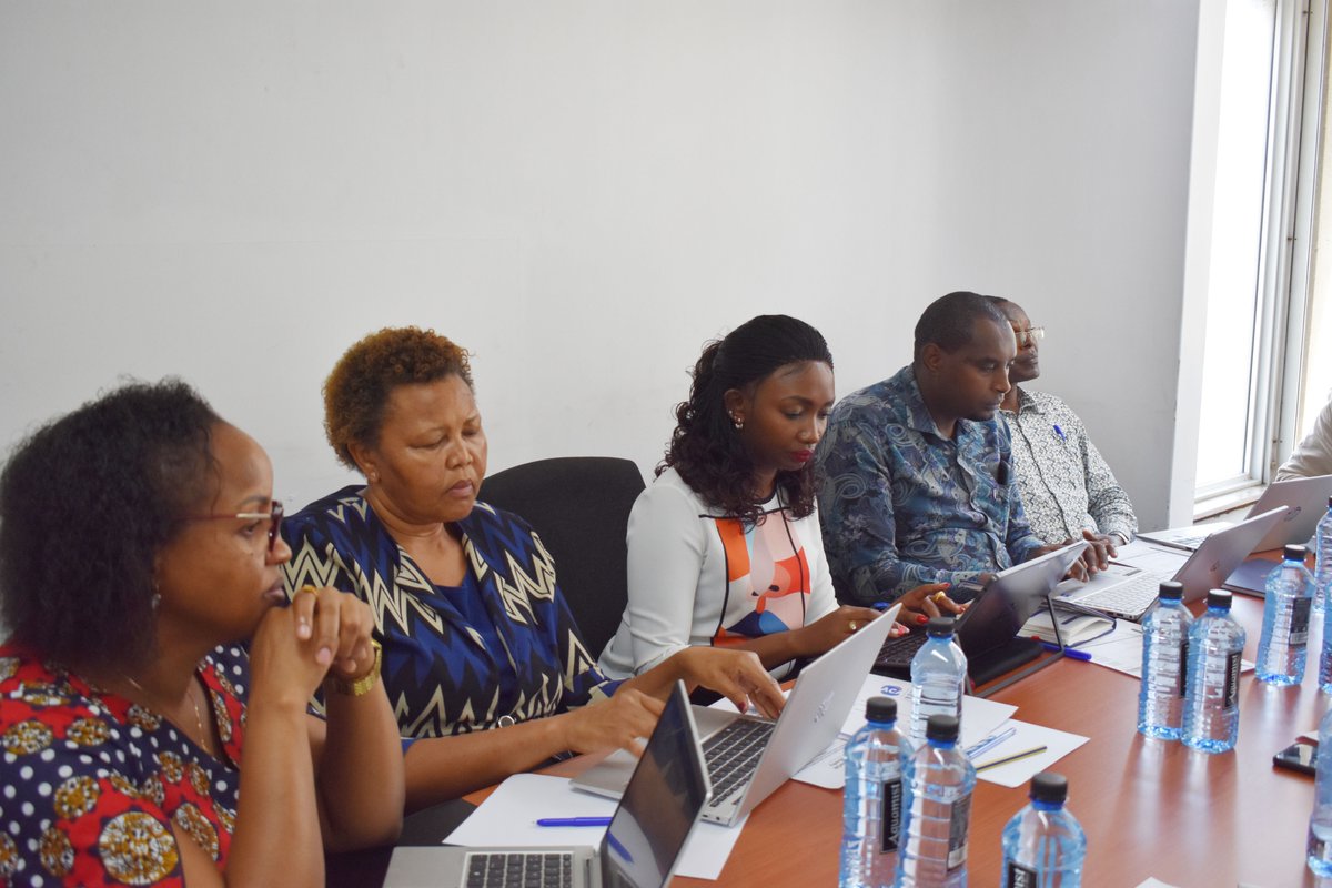Promising collaboration underway! Dr. Robi Mbugua Njoroge, Executive Director of @ACA_Kenya and the senior management team are currently in discussions with officials from @Kifwa Exploring ways to enhance legitimate trade in Kenya through mutual cooperation. #TradeDevelopment